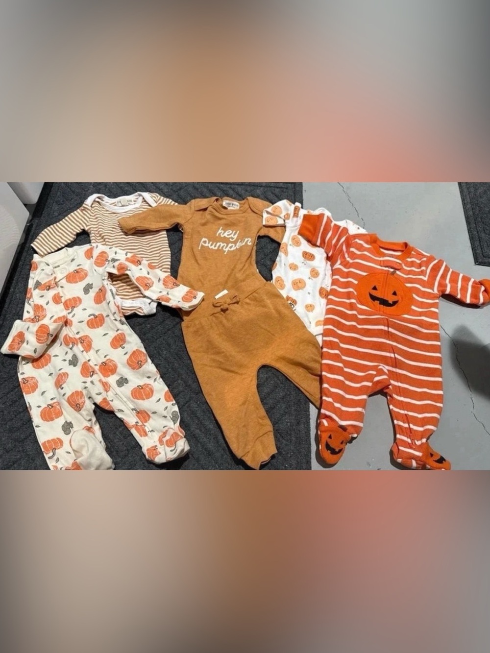 NWOT Halloween bundle never worn 3 long sleeve onesies with matching pants and 2